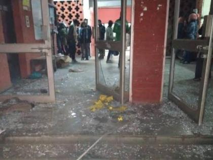 Armed, masked mob attacks JNU students, leaves 20 injured; Amit Shah orders probe: 10 points | JNU Violence: नकाबपोश भीड़ ने छात्रों पर किया हमला, 20 से ज्यादा छात्र घायल, जानें घटना से जुड़ी अब तक की 10 बड़ी बातें Armed, masked mob attacks JNU students, leaves 20 injured; Amit Shah orders probe: 10 points | JNU Violence: नकाबपोश भीड़ ने छात्रों पर किया हमला, 20 से ज्यादा छात्र घायल, जानें घटना से जुड़ी अब तक की 10 बड़ी बातें