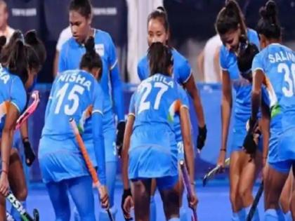 The Indian women's hockey team kept the hopes of the last eight alive after beating South Africa | टोक्यो ओलंपिक: वंदना की हैट्रिक से भारतीय महिला हॉकी टीम ने दक्षिण अफ्रीका को हराया, क्वॉर्टर फाइनल की उम्मीदें कायम The Indian women's hockey team kept the hopes of the last eight alive after beating South Africa | टोक्यो ओलंपिक: वंदना की हैट्रिक से भारतीय महिला हॉकी टीम ने दक्षिण अफ्रीका को हराया, क्वॉर्टर फाइनल की उम्मीदें कायम
