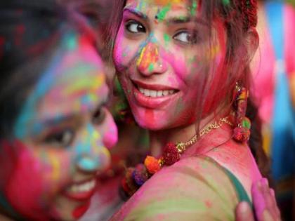Holi 2018: tips to remove holi colours from face | होली के जिद्दी रंग छुड़ाने के लिए आजमाएं 5 आसान उपाय Holi 2018: tips to remove holi colours from face | होली के जिद्दी रंग छुड़ाने के लिए आजमाएं 5 आसान उपाय