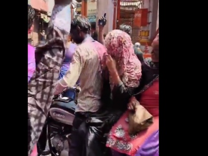 Watch up Muslim family in Bijnor Forcibly Coloured In By Group Of Men Ahead Of Holi Celebrations in the market goes viral | Watch: बिजनौर में मुस्लिम परिवार पर हुड़दंगियों ने जबरन डाला रंग, बीच बाजार में भीड़ की मनमानी का वीडियो वायरल