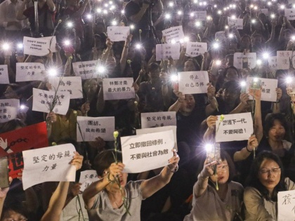 Protesters demand Chinese businessmen to leave Hong Kong | प्रदर्शनकारियों ने चीन के व्यवसायियों से हांगकांग छोड़ने की मांग की