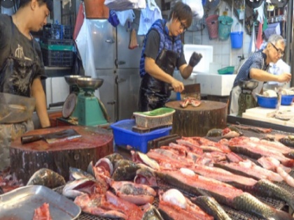 Hong Kong wet markets outbreak of Bacterial Infection related to freshwater firsh 7 people dies | हांगकांग के बाजार में एक बैक्टीरिया से संक्रमण के मामलों में तेजी से हड़कंप, 7 लोगों की हो चुकी है मौत