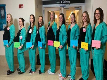 Nine nurses pregnant in US hospital at same time ,photo went viral in social media | अमेरिका के एक अस्पताल की नौ नर्से एक साथ हुईं प्रेगनेंट!, सोशल मीडिया पर तस्वीर वायरल