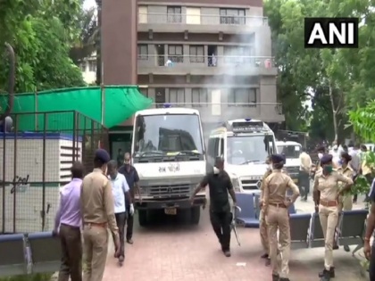 Gujarat Fire breaks out at a hospital in Ahmedabad many feared dead | गुजरात: अहमदाबाद के कोविड-19 अस्पताल में लगी भीषण आग, 8 मरीजों की मौत