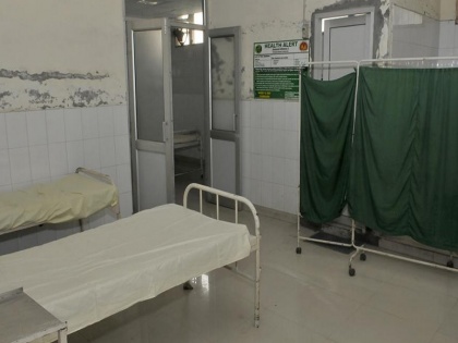 Family told to take wrong body from morgue; doctor suspended | युवक की मौत के बाद सरकारी अस्पताल ने परिजनों को थमाया 65 वर्ष के बुजुर्ग का शव, डॉक्टर निलंबित