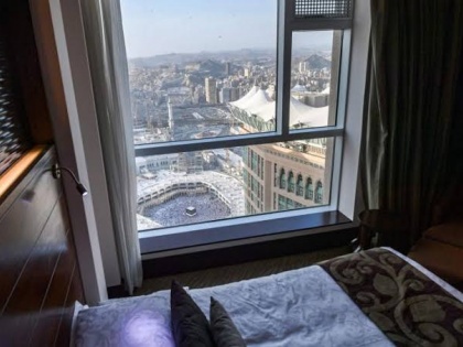 Now foreign women and men can stay in the same room of the hotel, Saudi Arabia has changed another law | अब होटल के एक ही कमरे में ठहर सकते हैं विदेशी महिला-पुरुष, सउदी अरब ने बदला एक और कानून