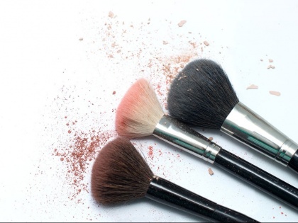 10 makeup brushes and easy tricks to use them to get flawless, perfect makeup look | 10 मेकअप ब्रश, इनके बिना अधूरा है मेकअप, जानें इस्तेमाल करने की आसान ट्रिक