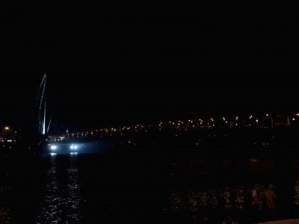 Howrah Bridge, Akshardham Temple to Lucknow Raj Bhavan lights extinguished on Earth Hour Day | Watch: अर्थ आवर डे पर बुझाई गईं हावड़ा ब्रिज, अक्षरधाम मंदिर से लेकर लखनऊ राजभवन की बत्तियां, देखें