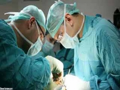 Kerala boy with nose ailment gets operated for hernia; doctor suspended | डॉक्टर ने बच्चे के नाक का ऑपरेशन करने के बदले हर्निया का किया, डॉक्टर ए सुरेश कुमार निलंबित
