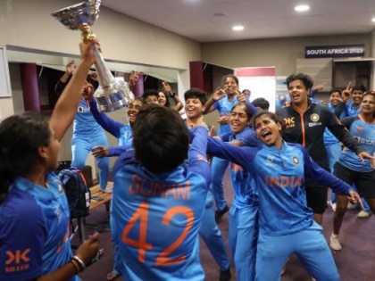 u19 Womens T20 WorldCup Hrishita Basu winning team India receives warm welcome Netaji Subhash Chandra Bose International Airport in Kolkata see video | अंडर-19 महिला टी20 विश्व कप 2023ः चैंपियन हृषिता बसु का शानदार स्वागत, खेल मंत्री ने कहा-देश की बेटियां हैं और उन पर गर्व, देखें वीडियो