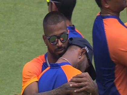 India vs England Krunal Pandya gets emotional after receiving maiden ODI cap pays tribute to father | वीडियो: हार्दिक पंड्या के हाथों मिली डेब्यू कैप तो मैदान पर ही रोने लगे क्रुणाल पंड्या, फिर छोटे भाई ने आंसू पोछ लगाया गले