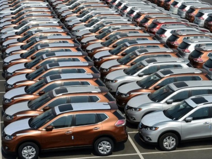 Auto sales fall in November after festive spike | त्योहारी चमक के बाद फिर फीका हुआ ऑटो सेक्टर, नवंबर में भी लुढ़की बिक्री