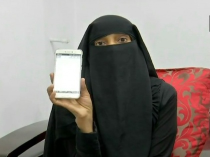 Hyderabad Huma Saira was allegedly given talaq on WhatsApp by her husband from oman | ओमान के युवक ने भारतीय महिला को दिया वॉट्सऐप पर तलाक, पीड़िता ने सुषमा स्वराज से लगाई न्याय की गुहार 
