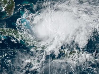 Hurricane Isaias Rakes the Bahamas on a Track for Florida’s East Coast | बहामास में तबाही मचाने के बाद फ्लोरिडा की ओर बढ़ा तूफान 'इसायस', लोगों को किया गया आगाह