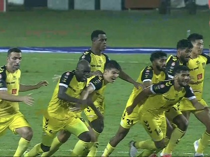 ISL final 2022 Hyderabad FC Win Maiden Trophy 3-1 beating Kerala Blasters goalkeeper Laxmikant Kattimani saved three solid penalties | ISL final 2022: केरल ब्लास्टर्स को पेनल्टी शूटआउट 3-1 से हराकर हैदराबाद एफसी पहली बार चैंपियन, इस गोलकीपर ने किया कमाल