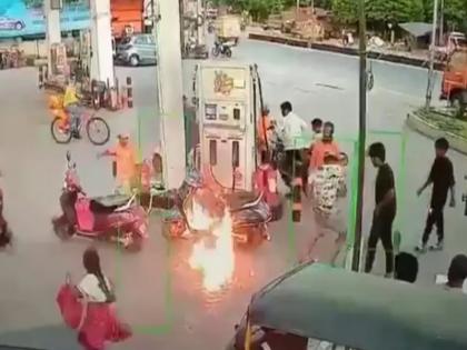 VIDEO: Drunk man sets Hyderabad petrol pump on fire, chaos ensues, people abandon their vehicles and run away | VIDEO: नशे में धुत शराबी ने हैदराबाद पेट्रोल पंप पर लगाई आग, मची अफरा-तफरी, वाहन छोड़ भागे लोग VIDEO: Drunk man sets Hyderabad petrol pump on fire, chaos ensues, people abandon their vehicles and run away | VIDEO: नशे में धुत शराबी ने हैदराबाद पेट्रोल पंप पर लगाई आग, मची अफरा-तफरी, वाहन छोड़ भागे लोग