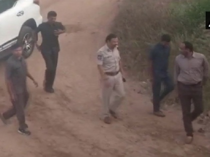 NHRC takes suo motu cognizance on hyderabad four accused killed in encounter by police | हैदराबाद मुठभेड़ मामले पर राष्ट्रीय मानवाधिकार आयोग ने लिया संज्ञान, घटनास्थल पर जांच के लिए टीम भेजने का दिया आदेश
