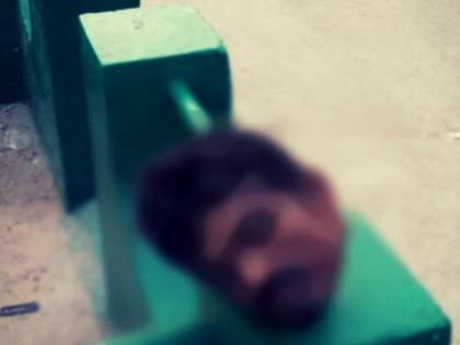 Man found decapitated near religious place in Hyderabad | हैदराबाद: धार्मिक स्थल की दीवार पर मिली सर कटी लाश Man found decapitated near religious place in Hyderabad | हैदराबाद: धार्मिक स्थल की दीवार पर मिली सर कटी लाश