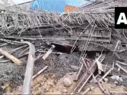 Hyderabad Accident due to falling slab of flyover in LB Nagar 8 people injured two people with serious head injuries | हैदराबाद में फ्लाईओवर का स्लैब गिरने से हादसा; 8 लोग घायल, दो लोगों के सिर पर गंभीर चोटे