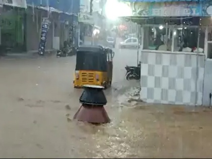 Hyderabadis stunned to see Swimming Biryani rain interesting reactions users social media adiba hotel viral video | VIRAL VIDEO: बरसात में 'तैरती बिरयानी' को देख दंग रह गए हैदराबादी, सोशल मीडिया पर यूजर्स ने दिए दिलचस्प प्रतिक्रियाएं