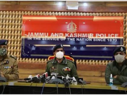 hyderpora-encounter-jammu kashmir-police-gives-itself-clean-chit-now-threatens-critics | हैदरपोरा मुठभेड़: जम्मू कश्मीर पुलिस ने पहले खुद को क्लीन चिट दी, लोगों और राजनीतिक दलों ने सवाल उठाया तो कानूनी कार्रवाई की धमकी दी hyderpora-encounter-jammu kashmir-police-gives-itself-clean-chit-now-threatens-critics | हैदरपोरा मुठभेड़: जम्मू कश्मीर पुलिस ने पहले खुद को क्लीन चिट दी, लोगों और राजनीतिक दलों ने सवाल उठाया तो कानूनी कार्रवाई की धमकी दी