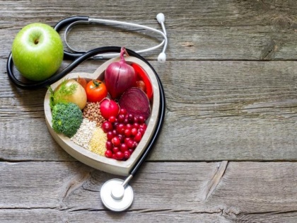 world health day 2018 foods to avoid if you have high blood pressure | World Health Day: एक्सपर्ट से जानिए हाइपरटेंशन से बचने के लिए क्या खाएं और क्या नहीं