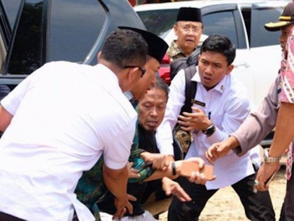 ISIS extremist attacked Indonesian security minister Viranto with knife, two stab wounds on abdomen | ISIS चरमपंथी ने इंडोनिशया के सुरक्षा मंत्री विरंतो पर किया चाकू से हमला, पेट पर दो गहरे घाव आए