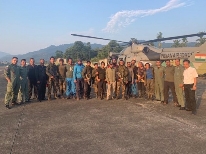 IAF: rescue team for AN32 aircraft was retrieved by IAF choppers | AN-32 विमान दुर्घटनाः 12 हजार फुट पर फंसी रेस्क्यू टीम को 17 दिन बाद सुरक्षित बाहर निकाला गया 