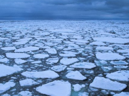 Canada's Last Remaining Ice Shelf Crumbles Due to Global Warming | ग्लोबल वार्मिंग के चलते कनाडा की अंतिम साबुत बची हिमचट्टान भी टूट गयी