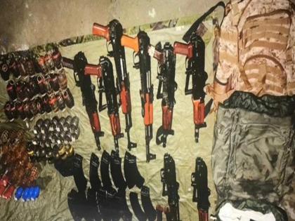 Jammu kashmir police caught illegal delivery of arms and ammunition at District Hospital Sopore | जम्मू-कश्मीरः सुरक्षाबलों ने आतंकियों के मंसूबों पर फेरा पानी, भारी मात्रा में पकड़े हथियार और गोला-बारूद, पाकिस्तान से जुड़े हैं तार