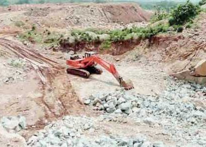 Rajasthan jaipur CM Ashok Gehlot Illegal gravel 12 workers buried mine collapse 4 lost their lives three injured rushed hospital | अवैध बजरी, खदान ढहने से 12 मजदूर दबे, 4 ने गंवाई जान, तीन घायलों की अस्पताल पहुंचाया
