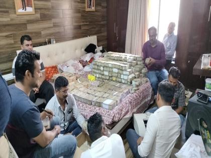 Nagpur Businessman lost Rs 58-42 crore in online gambling police team investigation reached residence suspected bookie Anant alias Sontu Navratan Jain 15 kg gold biscuits-14 crore recovered | ऑनलाइन जुए में 58.42 करोड़ की धोखाधड़ी, गोंदिया के सट्टेबाज सोंटू जैन के घर नागपुर पुलिस का छापा, 15 किलो सोना, 200 किलो चांदी, 18 करोड़ नकदी, आरोपी फरार