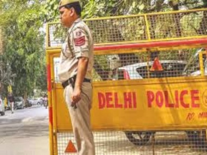 delhi teen thrashed by farmhouse owner bitten by dogs dies on road gurgram police | दिल्ली: चोरी के शक में घर के मालिक ने पीटा, फिर सड़क पर कुत्तों ने नोच खाया, 16 साल के शख्स की मौत