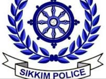 Sikkim Police will provide free travel facility to women at night Helpline number 1091 and 7837018555 | वाहन नहीं मिलने की वजह से फंसी महिलाओं को घर छोड़ेगी पुलिस, इस हेल्पलाइन नंबर पर कॉल कर मांग सकती हैं हेल्प