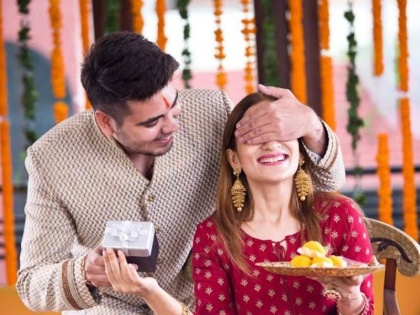 Bhai Dooj 2019: how to make strong and increase Love in Brother-Sister Relationship, Celebrating siblings love festival | Bhai Dooj 2019: इन तरीकों से भाई-बहन के रिश्ते को करें मजबूत, नहीं छूटेगा कभी साथ
