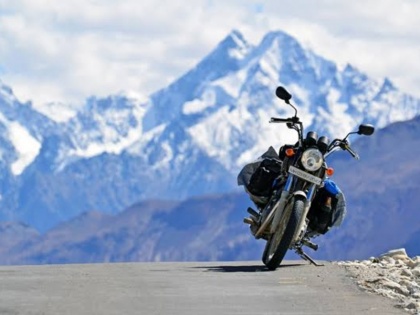 Road Trip list road trip to ladakh 6 best road trips in india by bike | बाइकिंग ट्रिप का कर रहे हैं प्लान तो, भारत के इन खतरनाक रास्तों पर जरूर जाएं, डबल हो जाएगा मजा