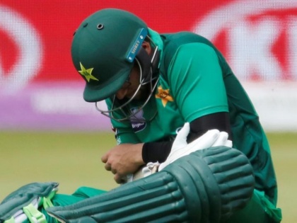 England vs Pakistan: Imam-ul-Haq taken to hospital after being hit by Mark Wood ball during 4th odi | ENG vs PAK: पाकिस्तानी ओपनर की कोहनी में लगी 89 मील प्रति घंटे की रफ्तार की गेंद, ले जाना पड़ा अस्पताल