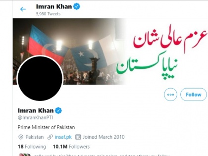 Pakistan celebrate 15 august independence day of India as black day pm imran khan pak army profile black | इमरान खान से लेकर पाकिस्तानी सेना तक ने 15 अगस्त को ब्लैक डे के रूप में मनाया, ट्विटर पर प्रोफाइल काला कर लिखी ये बात