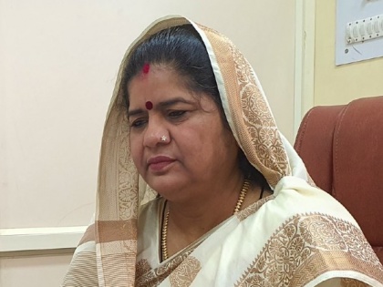 aaj ka taja samachar Madhya Pradesh by-election Imarti Devi Girraj Dandautia not resign cm shivraj singh | मध्य प्रदेशः उपचुनाव हारे, मंत्रीपद से इमरती देवी और गिर्राज दंडौतिया ने दिया इस्तीफा, 6 माह तक बिना सदस्य रहेंगे मंत्री, जनता पर बोझ