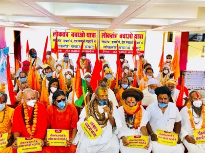 Madhya Pradesh bhopal Congress bjp Computer Baba lashed out asked MLAs to leave traitors appeal not vote | कंप्यूटर बाबा जमकर बरसे, कांग्रेस छोड़कर भाजपा में गए विधायकों को कहा गद्दार, वोट न देने की अपील