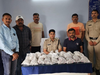 Dewas Gujarat police seized 30 kg looted silver well 1400 kg silver loot case mp arrest | देवासः कुएं से गुजरात पुलिस ने लूट की 30 किलो चांदी जब्त की, 1400 किलो लूट का मामला