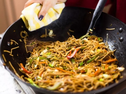 Monsoon Season Food: Easy recipe to make tasty chilli garlic noodles at home in less time | मानसून का लेना है भरपूर मजा तो घर पर इस रेसिपी से बनाएं 'चिली गार्लिक नूडल्स', बस 25 मिनट लगेंगे