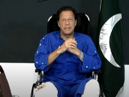 Pakistan: Imran Khan came in front of the public for the first time after the attack, said - "Know in advance the intention of the attackers, I will tell you later" | पाकिस्तान: इमरान खान हमले के बाद पहली बार आये आवाम के सामने, बोले- "पहले से पता था हमलावरों का इरादा, तफ्सील से बाद में बताऊंगा"