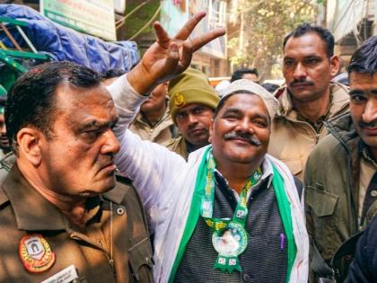 Delhi Chunav 2020 Delhi violence accused Tahir Hussain campaigned in Mustafabad Give your vote to me, give me your life | Delhi Chunav 25: देके वोट तुम अपना मुझे, जिंदगी दे देना?, 2020 दिल्ली हिंसा के आरोपी ताहिर हुसैन ने मुस्तफाबाद में किया प्रचार