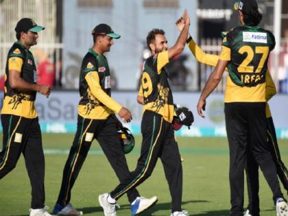 pakistan super league imran tahir hat trick vs quetta gladiators as multan sultans win by 9 wickets | PSL 2018: एक रन जोड़ने में आउट हो गए पांच बल्लेबाज, इमरान ताहिर की जादुई हैट्रिक