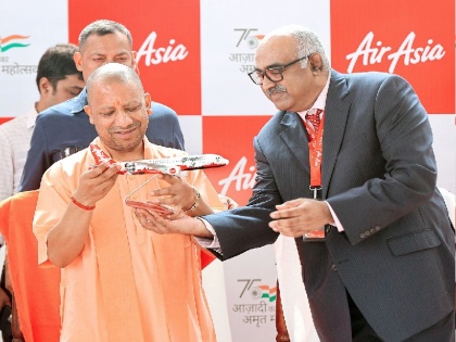 Air Asia new service for Goa and Bangalore started from Lucknow inaugurated by Yogi Adityanath | गोवा और बेंगलुरु के लिए लखनऊ से शुरू हुई एयर एशिया की नई सेवा, मुख्यमंत्री योगी आदित्यनाथ ने किया उद्घाटन