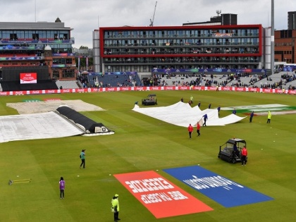 ICC World Cup 2019, India vs New Zealand: rain affects Semi final, Sehwag led in Funny tweets pour in | IND vs NZ: सेमीफाइनल में बारिश का खलल, सहवाग ने डकवर्थ लुइस को सैलरी से 'जोड़ा', सोशल मीडिया में कमेंट्स की बाढ़