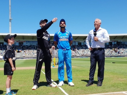 Ind vs NZ, 3rd T20: New Zealand captain Kane Williamson won the toss and decided to bowl first, One change for New Zealand and India is unchanged | Ind vs NZ: तीसरे टी20 में कोहली ने इन 11 खिलाड़ियों को मैदान पर उतारा, एक बदलाव के साथ उतरी न्यूजीलैंड की टीम