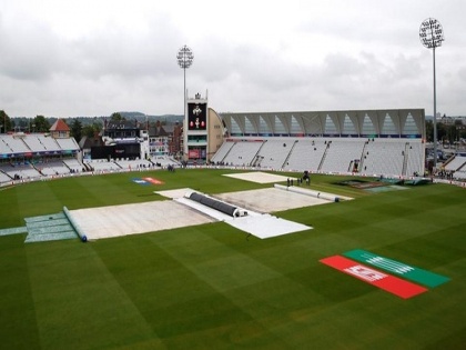 ICC World Cup 2019, India-New Zealand washout: England lack of preparation to handle rain is under scanner | IND vs NZ मैच बारिश में धुलने के बाद उठे इंग्लैंड की तैयारियों पर सवाल, इस 'गलती' की वजह से नहीं हो सका मैच!