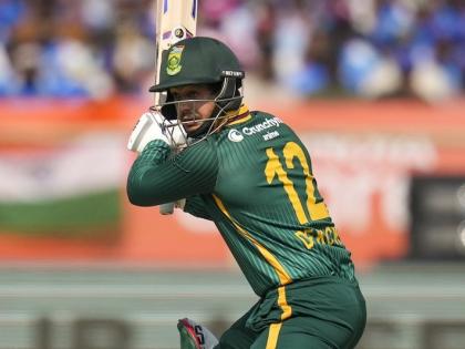 IND vs SA 3rd ODI Live Score 23rd ODI century Quinton de Kock off just 80 balls! His 7th against India 8 fours 6 sixes Kock gets his second ODI hundred of the year | IND vs SA 3rd ODI: 80 गेंद में शतक, 8 चौके और 6 छक्के, भारत के खिलाफ 7वां शतक